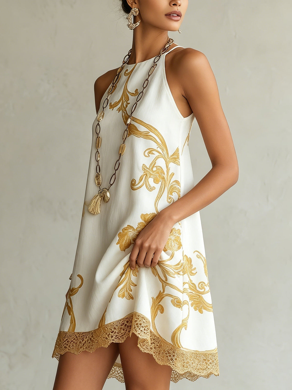 Héloïse™ | Vestido Mini em Renda Branca com Padrões Dourados