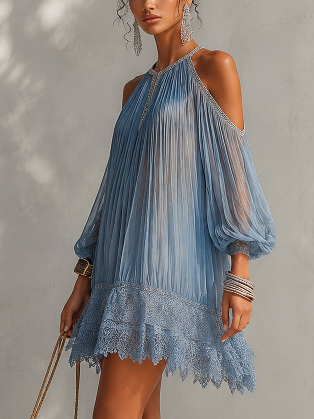 Céleste™ | Mini Vestido Azul de Ombros Descobertos Franzido com Bainha em Renda