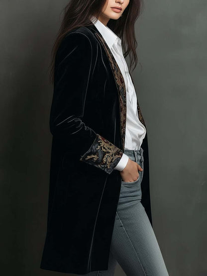 Théodora™ | Blazer preto para mulher de corte justo com lapelas e estampado barroco