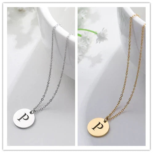 Solène™ | Colar com Pendente de Letra Elegante em Ouro
