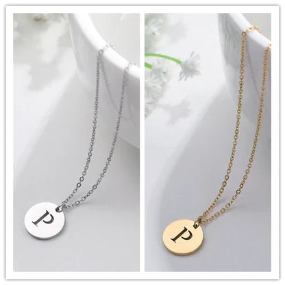 Solène™ | Colar com Pendente de Letra Elegante em Ouro