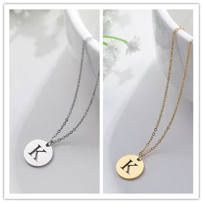 Solène™ | Colar com Pendente de Letra Elegante em Ouro