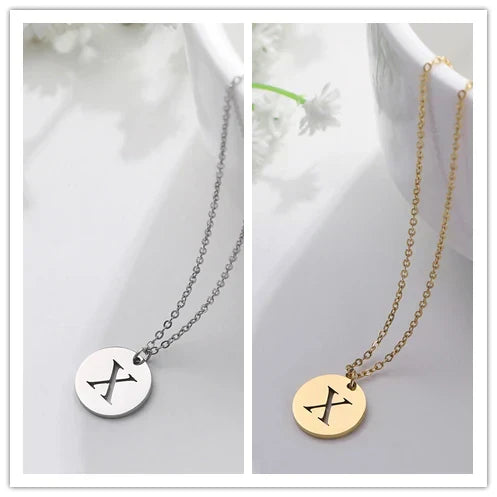 Solène™ | Colar com Pendente de Letra Elegante em Ouro