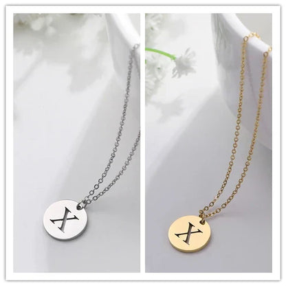 Solène™ | Colar com Pendente de Letra Elegante em Ouro