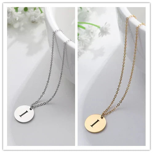 Solène™ | Colar com Pendente de Letra Elegante em Ouro
