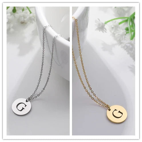 Solène™ | Colar com Pendente de Letra Elegante em Ouro