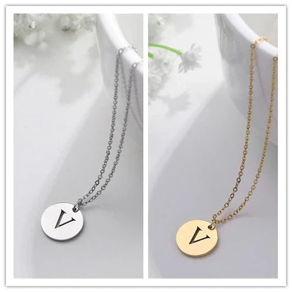 Solène™ | Colar com Pendente de Letra Elegante em Ouro