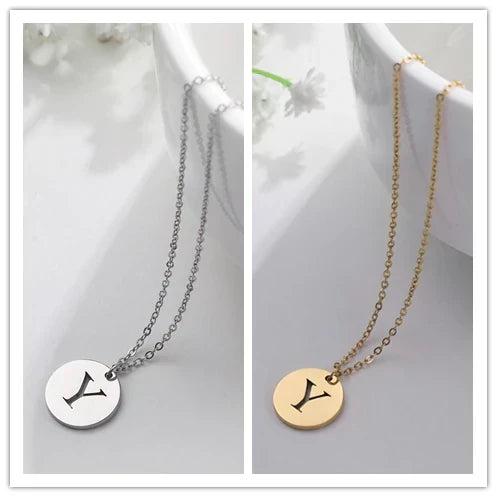 Solène™ | Colar com Pendente de Letra Elegante em Ouro