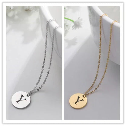 Solène™ | Colar com Pendente de Letra Elegante em Ouro