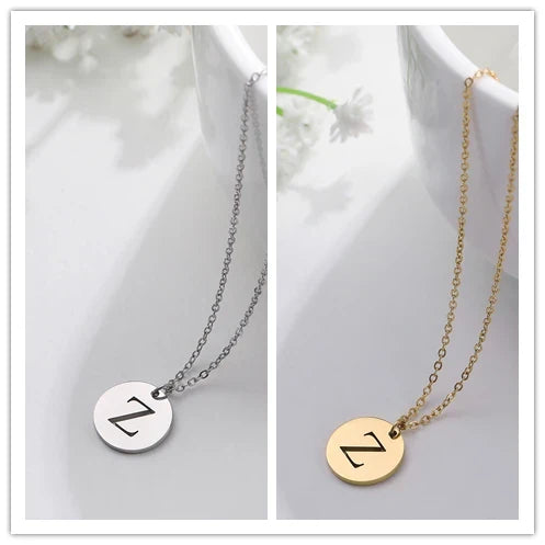 Solène™ | Colar com Pendente de Letra Elegante em Ouro