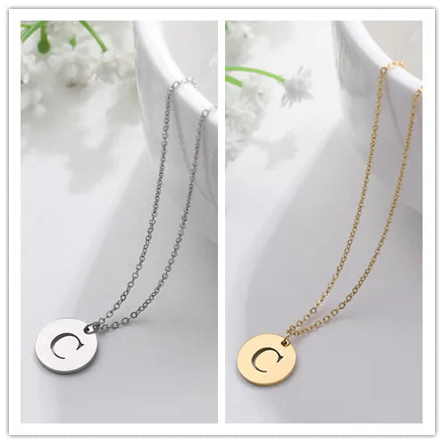 Solène™ | Colar com Pendente de Letra Elegante em Ouro
