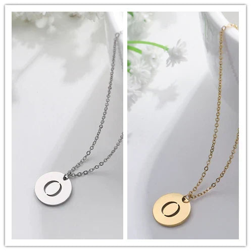 Solène™ | Colar com Pendente de Letra Elegante em Ouro