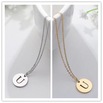 Solène™ | Colar com Pendente de Letra Elegante em Ouro