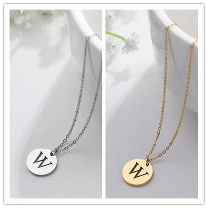 Solène™ | Colar com Pendente de Letra Elegante em Ouro