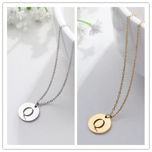 Solène™ | Colar com Pendente de Letra Elegante em Ouro