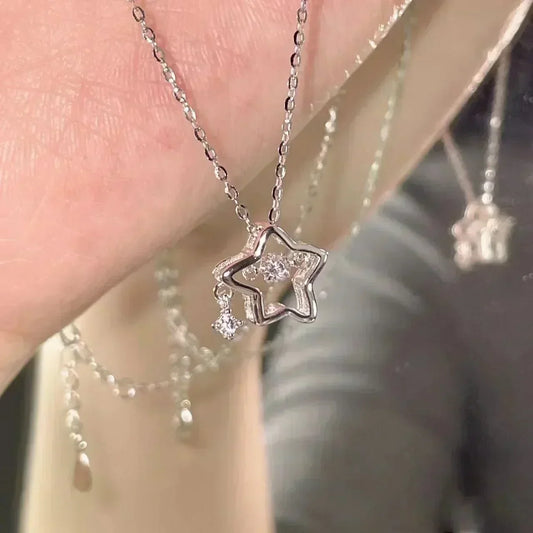 Apolline™ | Colar com Pendente em Metal com Flor Elegante Amassada