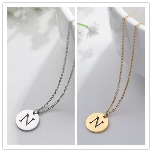 Solène™ | Colar com Pendente de Letra Elegante em Ouro
