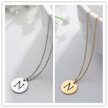 Solène™ | Colar com Pendente de Letra Elegante em Ouro