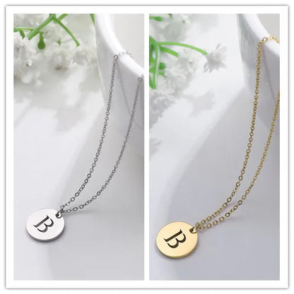 Solène™ | Colar com Pendente de Letra Elegante em Ouro