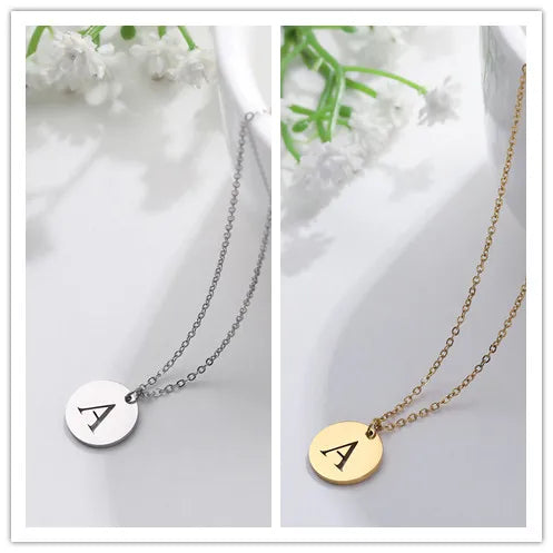 Solène™ | Colar com Pendente de Letra Elegante em Ouro
