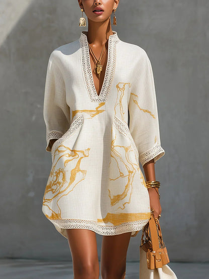 Donatella™ | Vestido Curto Preto com Estampado Mármore Dourado e Renda Crochet