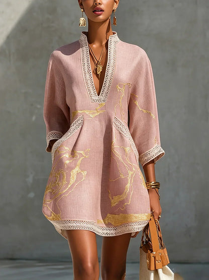 Donatella™ | Vestido Curto Preto com Estampado Mármore Dourado e Renda Crochet