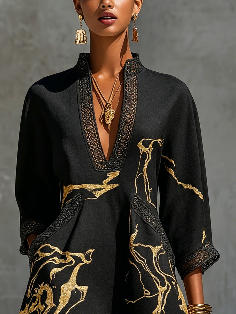 Donatella™ | Vestido Curto Preto com Estampado Mármore Dourado e Renda Crochet