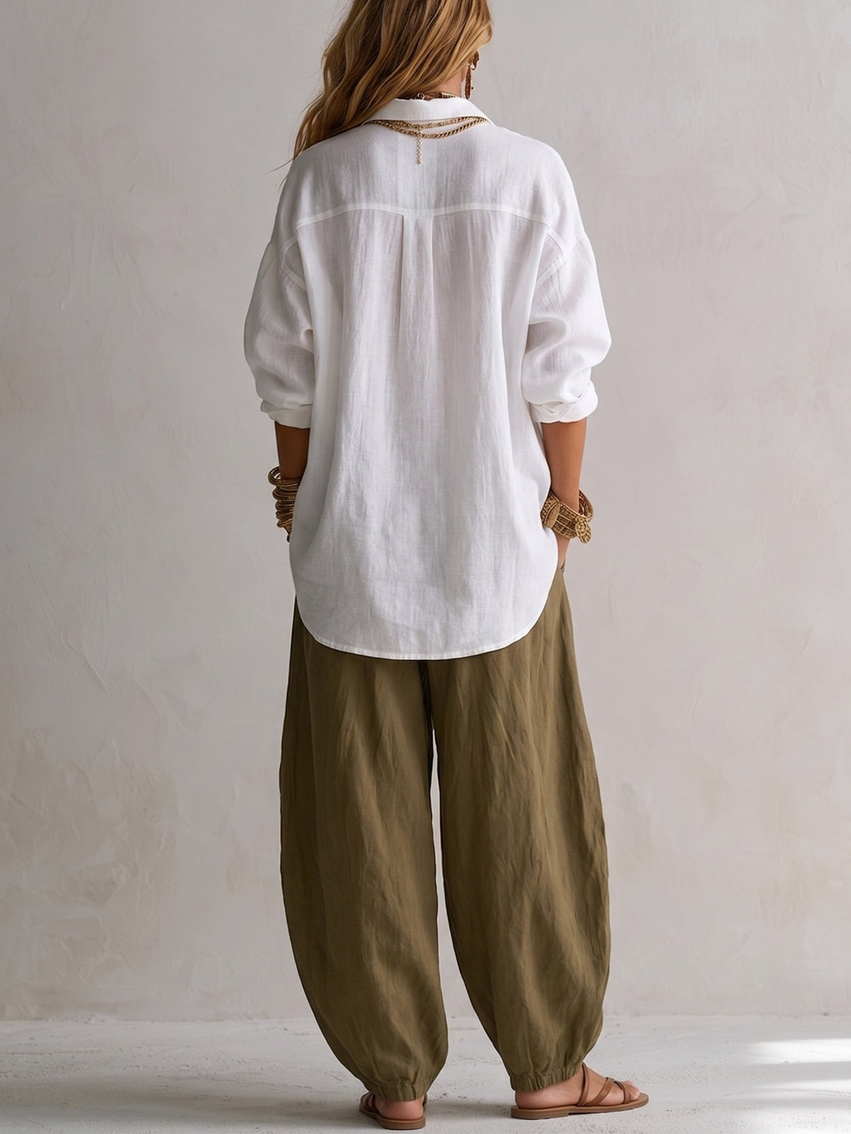 Capucine™ | Camisa Branca Larga e Calças Lantern Verde-Azeitona