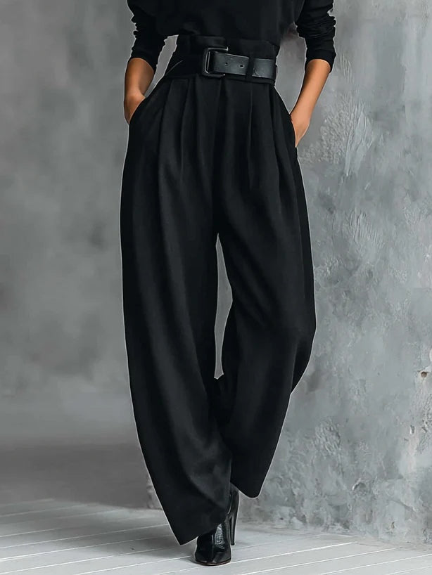 Noëlla™ | Conjunto de Camisola de Gola Alta Preta e Calças Direitas