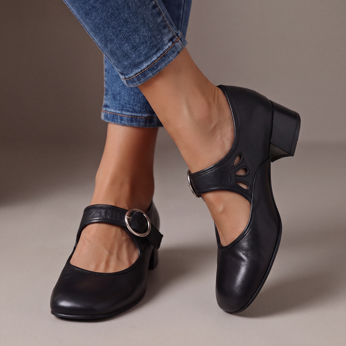 Giuseppina™ | Sapatos com Correia e Salto Largo