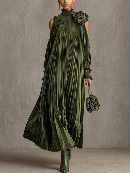 Rosa™ | Vestido Comprido Plissado com Flor no Ombro