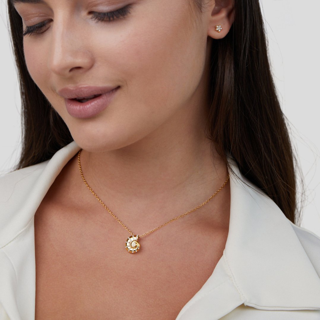 Noémie™ | Colar com Pendente de Concha em Cristal